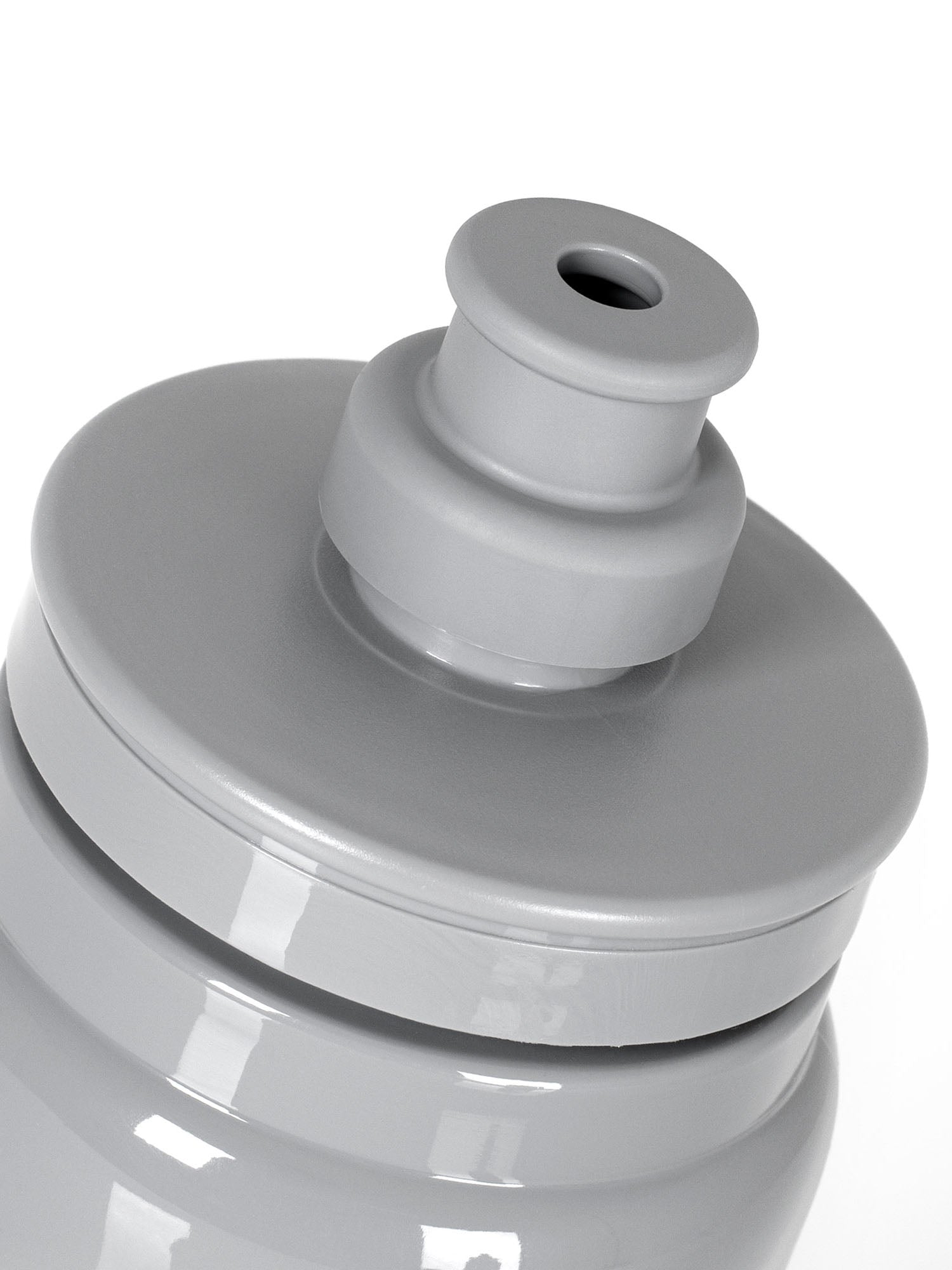 Close-up of the spout and lid of the ergonomic GOBIK Fly Water Bottle 500ml in light gray color design