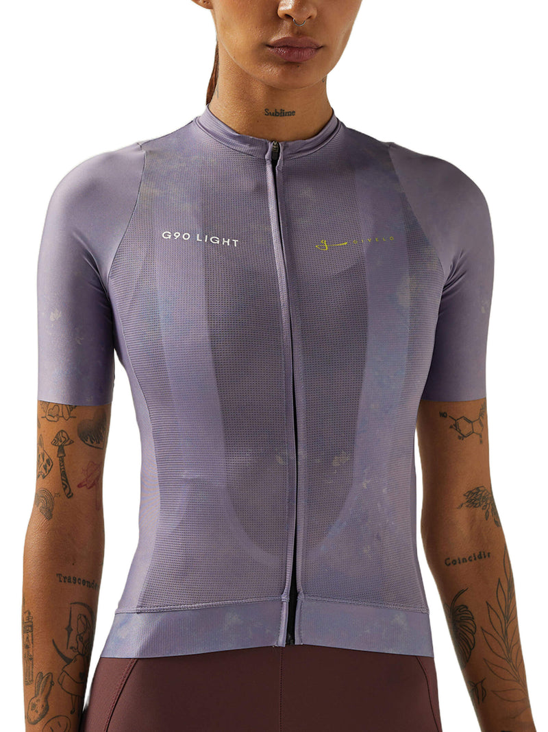 Female cyclist in a mauve Givelo G90 jersey, blending function with innovative design.
