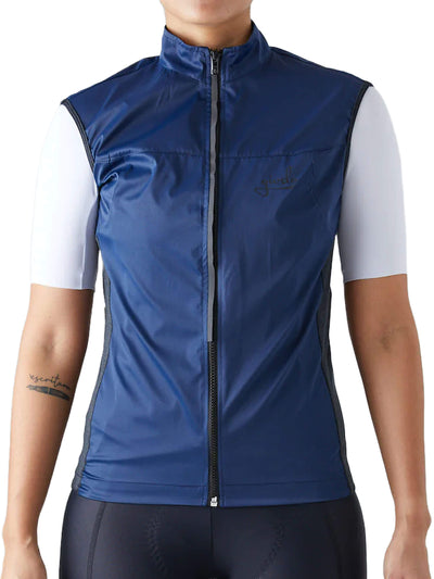 Female cyclist wearing a blue Givelo gilet, designed for warmth with Quick-Free zipper.