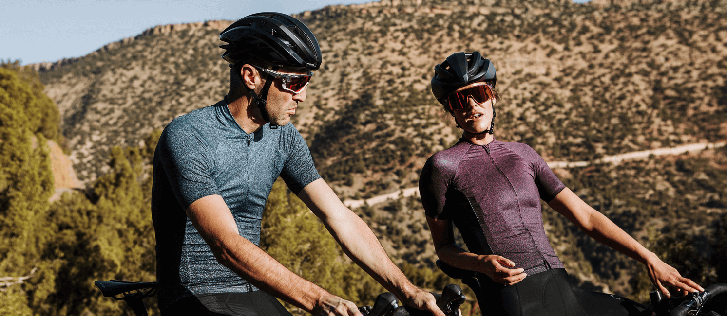men wearing the Isadore signature cycling jersey in grey and maroon red, roadkit