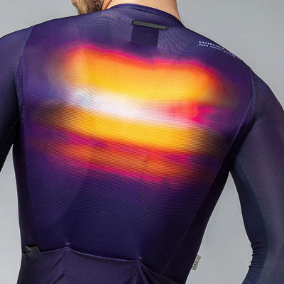 Close-up of the Nebula jersey's fabric and seamless structure for enhanced aerodynamics.