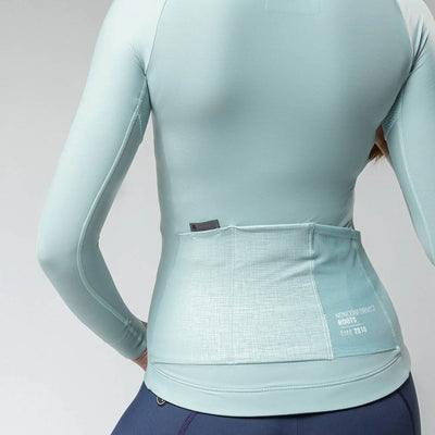 Back detail of the GOBIK Pacer jersey, highlighting the practicality of three rear pockets for cyclist's essentials.